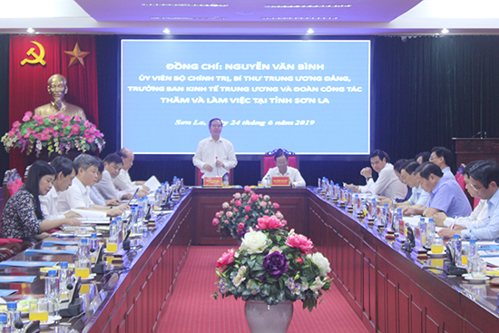 Đồng chí Nguyễn Văn Bình, Ủy viên Bộ Chính trị, Bí thư Trung ương Đảng, Trưởng Ban Kinh tế Trung ương làm việc với Ban Thường vụ tỉnh ủy