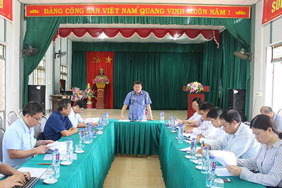 Đồng chí Lò Minh Hùng kiểm tra công tác xây dựng Nông thôn mới tại xã Chiềng Ngần