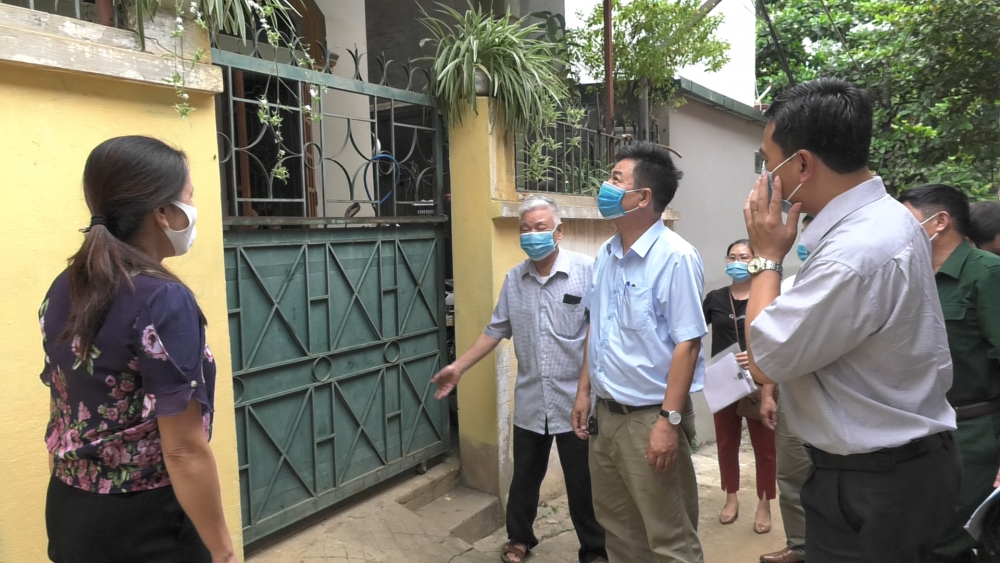 Ban Chỉ đạo phòng, chống dịch Covid-19 Thành phố kiểm tra cách ly tại nhà các gia đình đi từ Đà Nẵng trở về địa phương