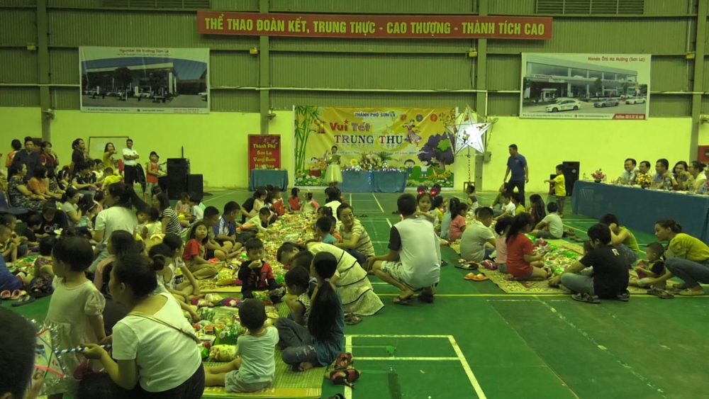 Công đoàn và Chi đoàn thanh niên Cơ quan UBND thành phố Sơn La đã tổ chức “Đêm hội trăng rằm”.
