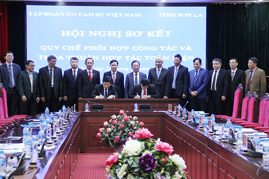Hội nghị sơ kết quy chế phối hợp công tác và thỏa thuận hợp tác toàn diện giữa Thường trực tỉnh ủy và Đảng ủy Tập đoàn Công nghiệp Cao su Việt Nam
