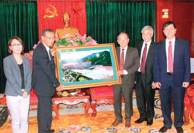 Đại sứ đặc mệnh toàn quyền Nhật Bản tại Việt Nam chào xã giao Thường trực Tỉnh ủy 
