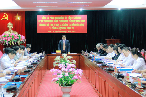 Đồng chí Phạm Minh Chính, Ủy viên Bộ Chính trị, Bí thư Trung ương Đảng, Trưởng Ban Tổ chức Trung ương làm việc tại tỉnh ta
