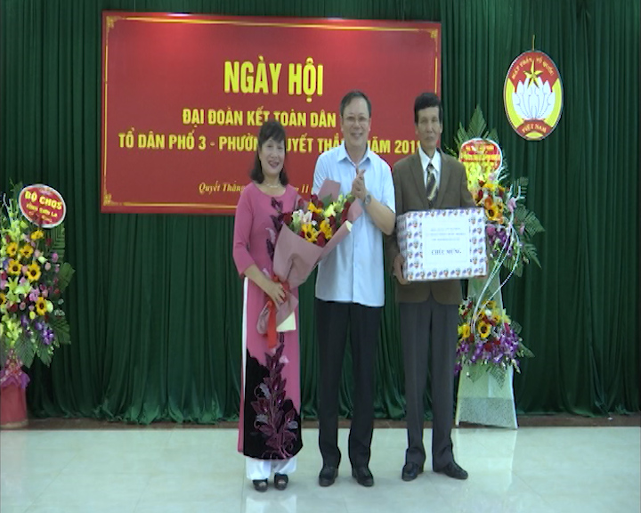 Đồng chí  Nguyễn Thái Hưng  dự và phát biểu chúc mừng với nhân dân tổ dân phố 3 phường Quyết Thắng trong ngày hội đại đoàn kết dân tộc.