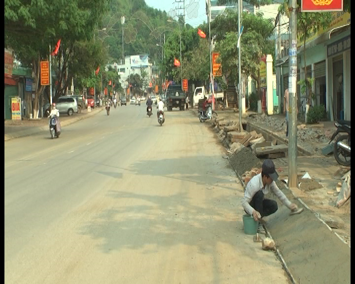 Thành phố đẩy nhanh tiến độ cải tạo nâng cấp hè phố trên tuyến đường Trần Đăng Ninh