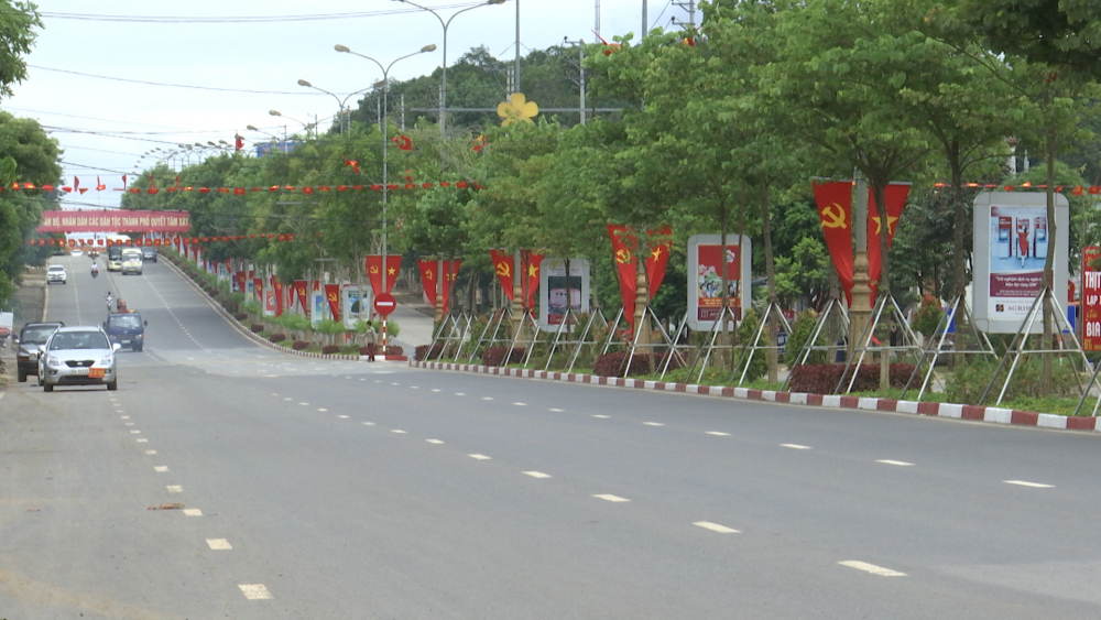 Nhân dân Thành phố Sơn La chào mừng Đại hội Đảng bộ tỉnh