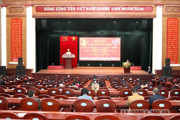 Tỉnh ủy Sơn La tổ chức Gặp mặt Kỷ niệm 92 năm Ngày thành lập Đảng Cộng sản Việt Nam (3/2/1930 - 3/2/2022) và 82 năm Ngày truyền thống Đảng bộ tỉnh Sơn La (26/12/1939 - 26/12/2021).