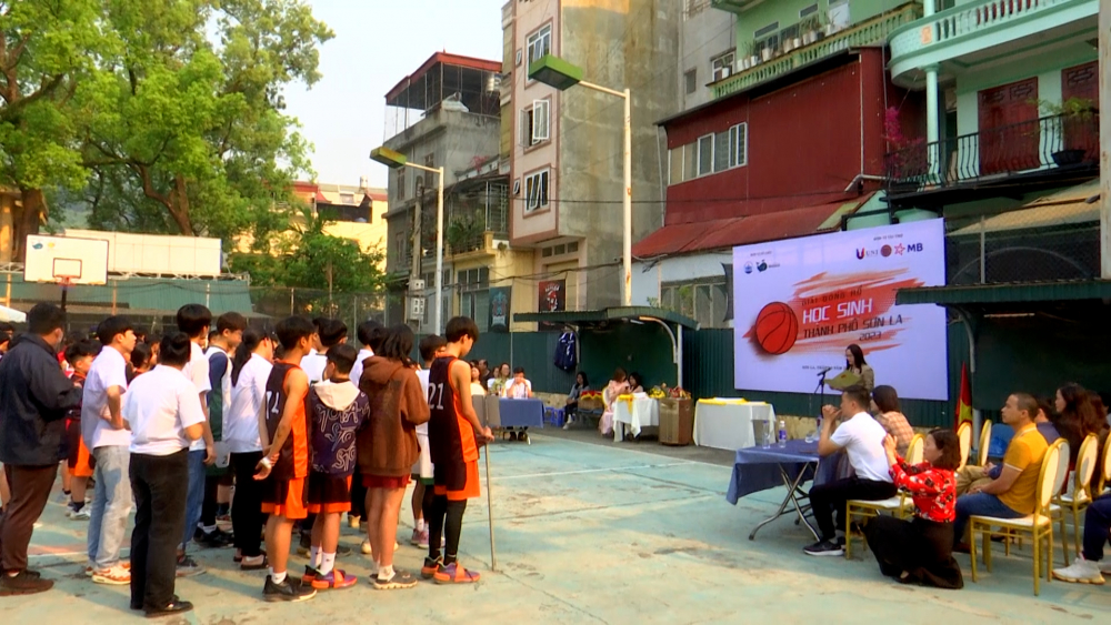 Lần đầu tiên tổ chức giải “Bóng rổ học sinh Thành Phố Sơn La”