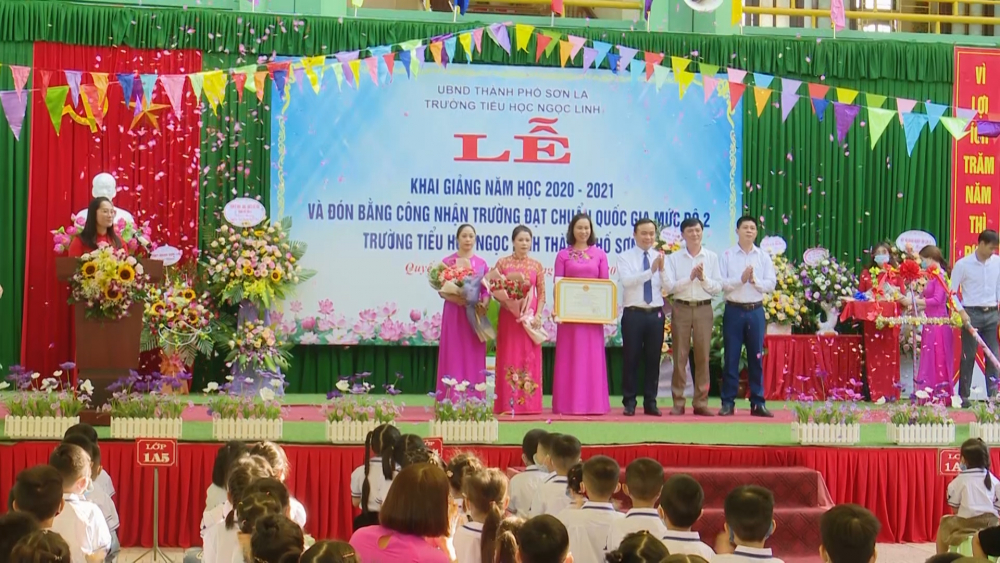 Trường Tiểu học Ngọc Linh  đón Bằng công nhận trường đạt chuẩn Quốc gia mức độ 2