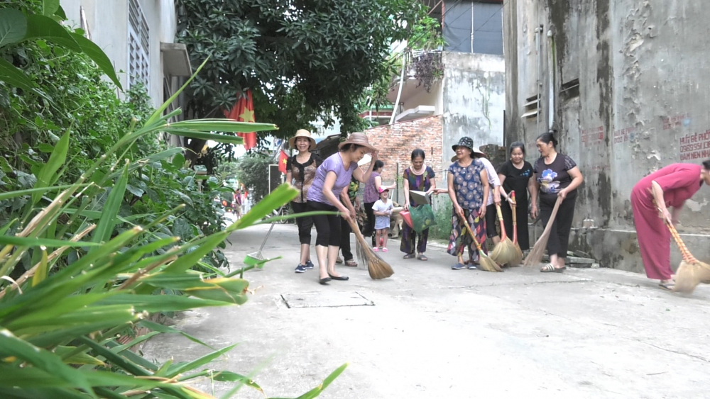 Phụ nữ phường Chiềng Lề chung tay bảo vệ môi trường và đô thị văn minh