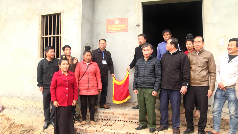 Hội Nông dân Thành phố Bàn giao nhà Mái ấm nông dân cho hội viên nghèo.