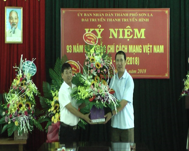 Các cơ quan, đơn vị chúc mừng Đài TT-TH thành phố nhân ngày báo chí Việt Nam