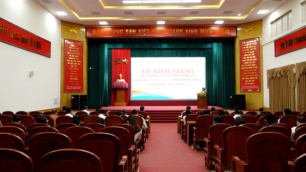 Lễ khai giảng Lớp Trung cấp LLCT Khóa III.3 (2023 -2024)Thành phố Sơn La