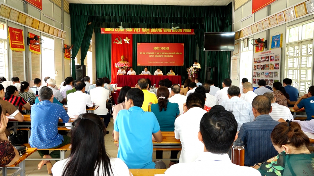 Hội nghị tiếp xúc cử tri trước Kỳ họp thứ 7 HĐND tỉnh khóa XV và đối thoại của người đứng đầu cấp ủy, chính quyền với nhân dân phường Chiềng Sinh