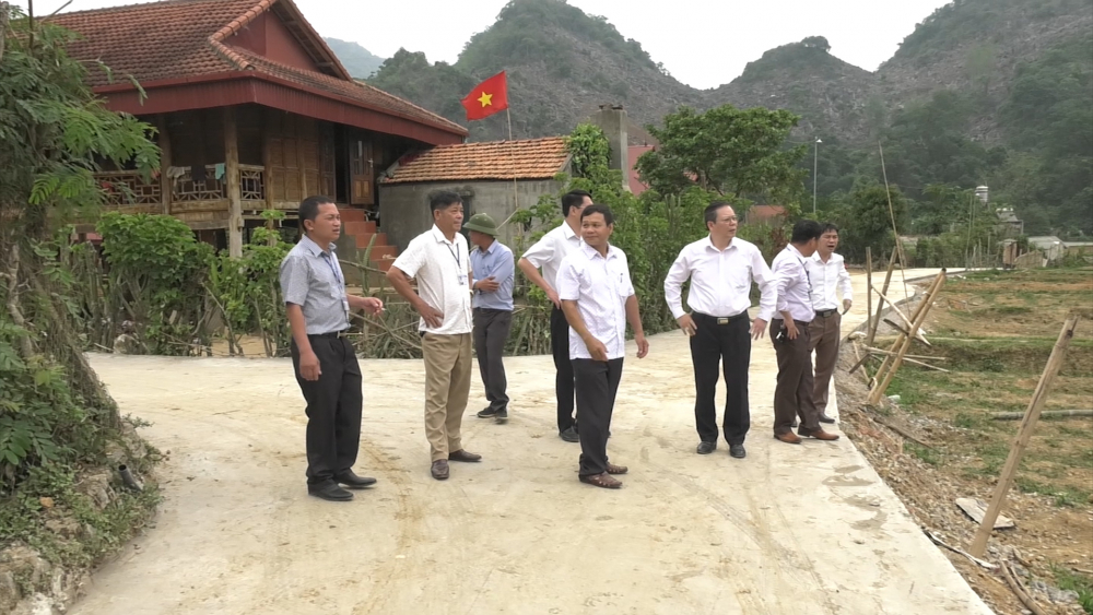 BCĐ NTM thành phố kiểm tra tiến độ xây dựng NTM ở xã Chiềng Ngần