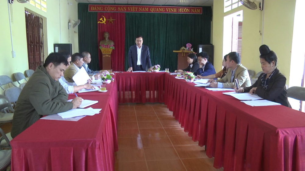 Đồng chí Bí thư Thành uỷ kiểm tra công tác chuẩn bị đại hội Đảng bộ xã Hua La