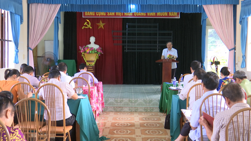 Đồng chí Nguyễn Thái Hưng dự sinh hoạt chi bộ bản Panh xã Chiềng Xôm