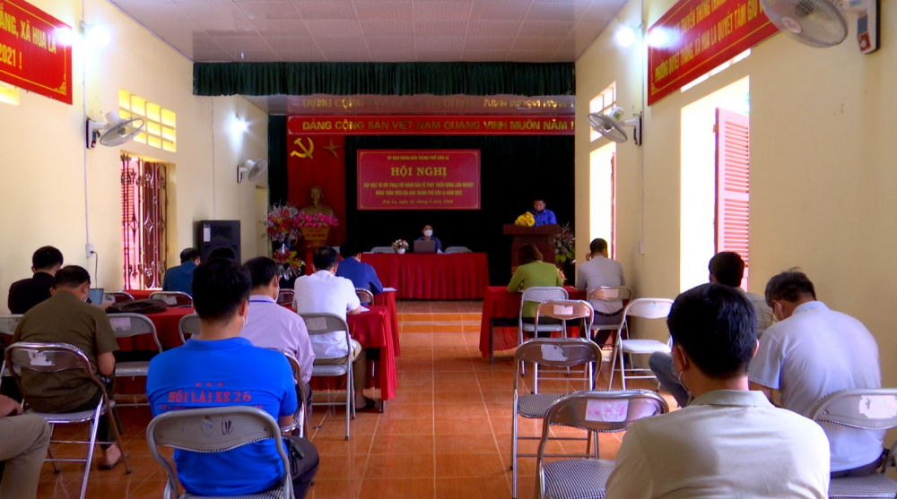 Thành phố gặp mặt, đối thoại với nông dân xã Hua La