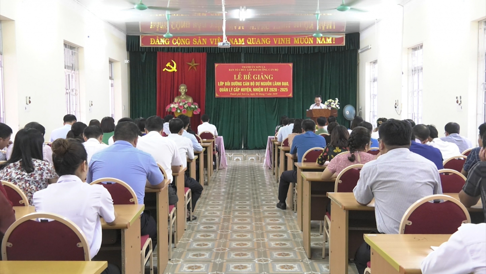 Lễ bế giảng lớp bồi dưỡng dự nguồn lãnh đạo, quản lý  thành phố Sơn La nhiệm kỳ 2020-2025