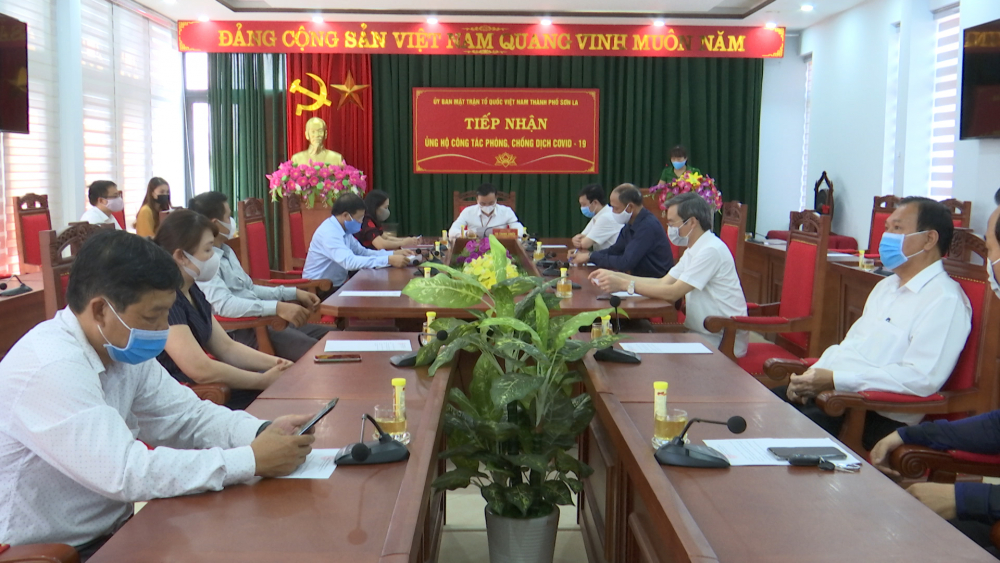 UB MTTQ VN thành phố Sơn La tiếp nhận700 triệu đồng ủng hộ công tác phòng, chống Covid -19