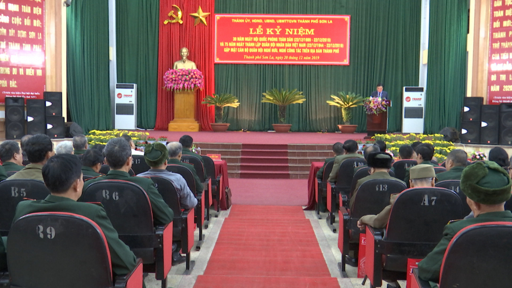  Thành phố tổ chức Lễ kỷ niệm 30 năm Ngày hội quốc phòng toàn dân, Kỷ niệm 75 năm Ngày thành lập Quân đội nhân dân Việt Nam và Gặp mặt cán bộ quân đội nghỉ hưu, nghỉ công tác trên địa bàn thành phố
