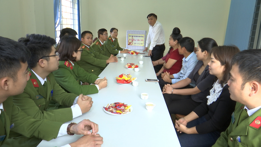 Thường trực Thành ủy, HĐND-UBND, UB MTTQ Việt Nam  thành phố tặng quà Tết Canh Tý 2020