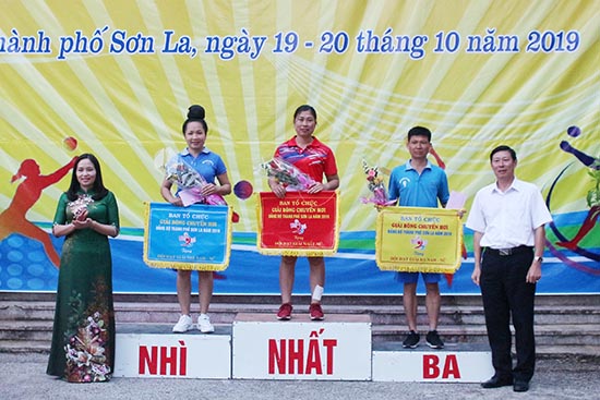 Thành ủy Sơn La tổ chức bế mạc giải bóng chuyền hơi Đảng bộ Thành phố Sơn La năm 2019.