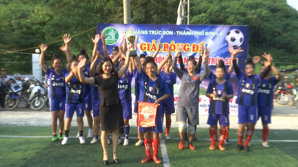 Phường Chiềng An tổ chức thành công giải bóng đá nữ Tây Bắc mở rộng tranh cúp Trúc Sơn năm 2019