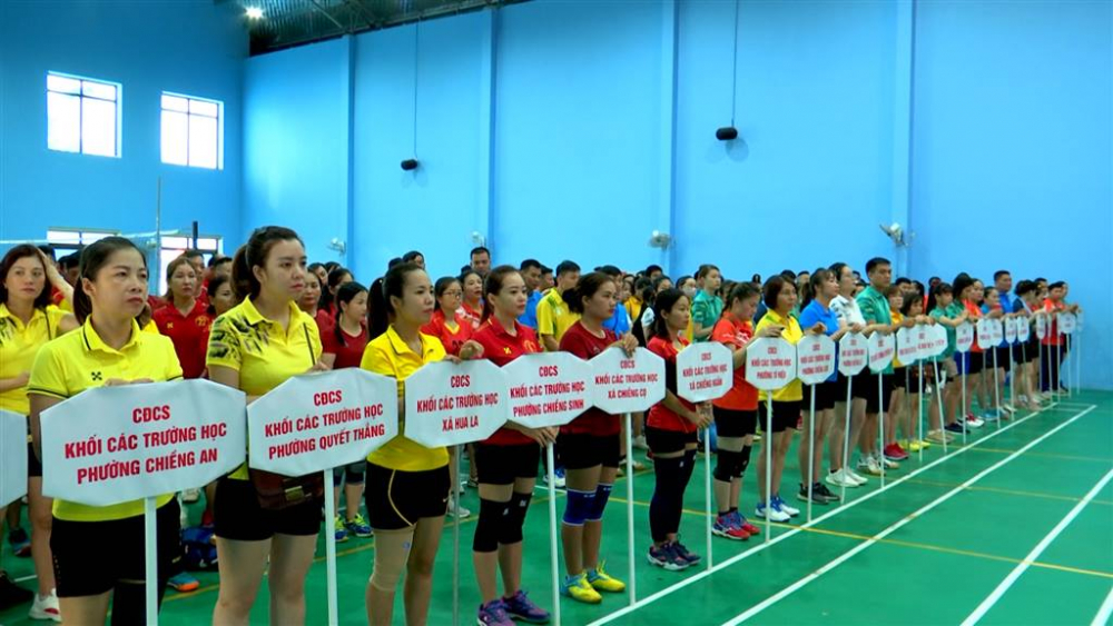Sôi động giải bóng chuyền hơi công nhân viên chức lao động thành phố Sơn La năm 2022