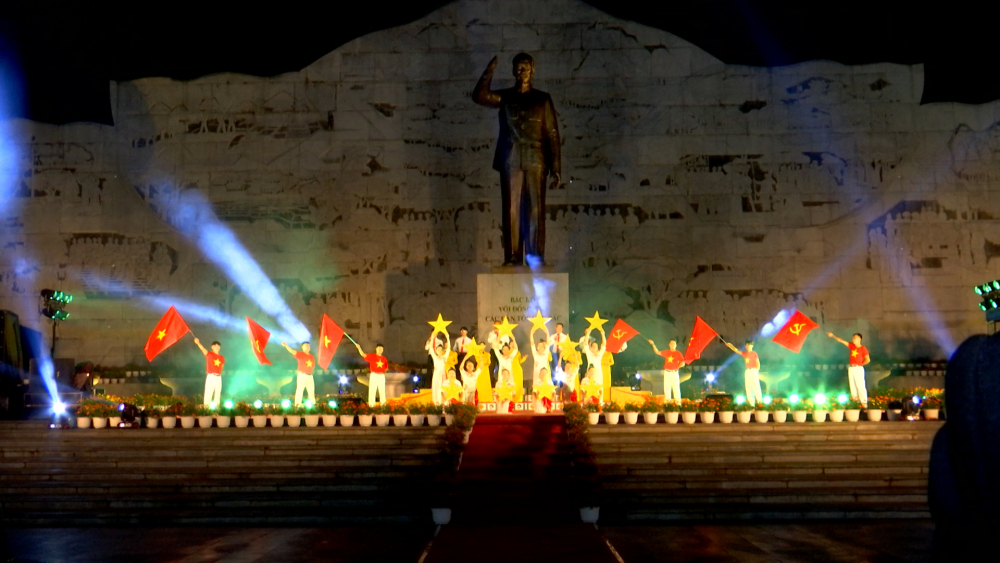 Thành phố tổ chức đêm văn nghệ chào mừng kỷ niệm 132 năm Ngày sinh của Chủ tịch Hồ Chí Minh (19/5/1890 - 19/5/2022).