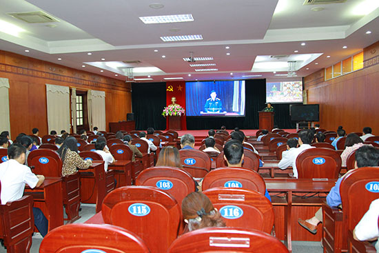 Hội nghị báo cáo viên tỉnh ủy tháng 10