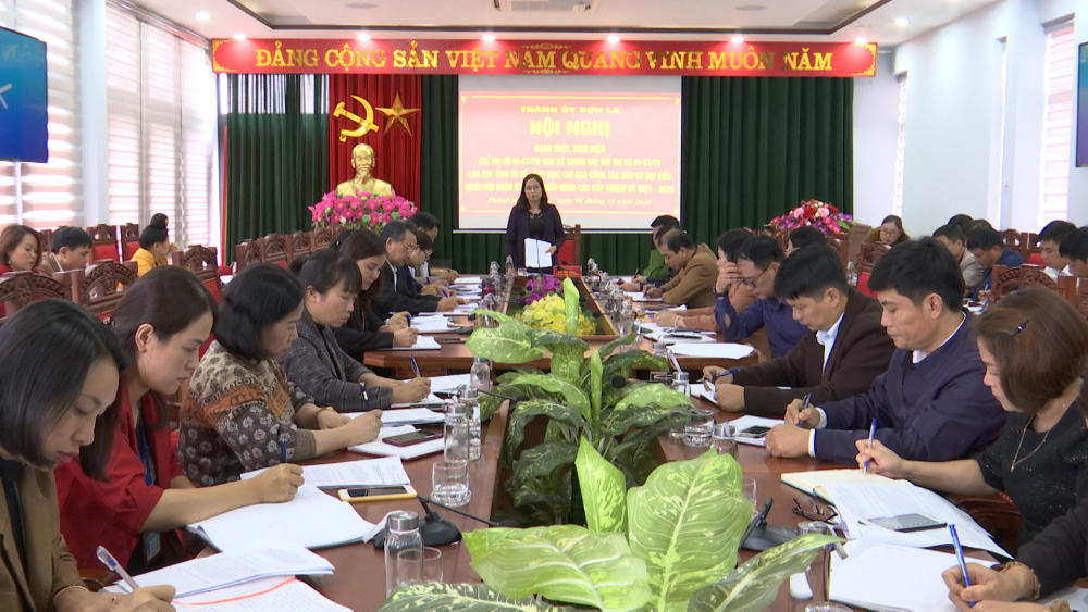 Thành ủy triển khai một số văn bản của Bộ Chính trị và của tỉnh