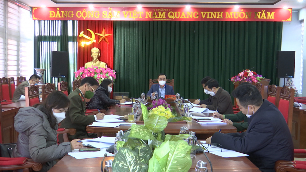 Ban Chỉ đạo phòng chống Covid-19 Thành phố họp triển khai các biên pháp phòng, chống Covid đối với trường hợp F0 tại khách sạn Lam Sơn, tổ 12, phường Chiềng Lề.