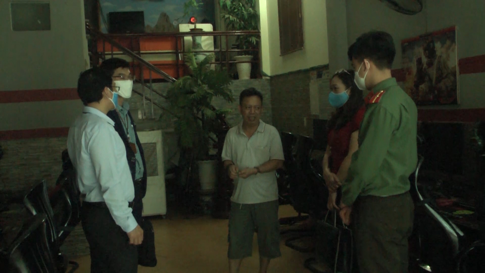 BCĐ phòng chống dịch bệnh Covid-19 thành phố Sơn La kiểm tra tình hình hoạt động các quán dịch vụ internet