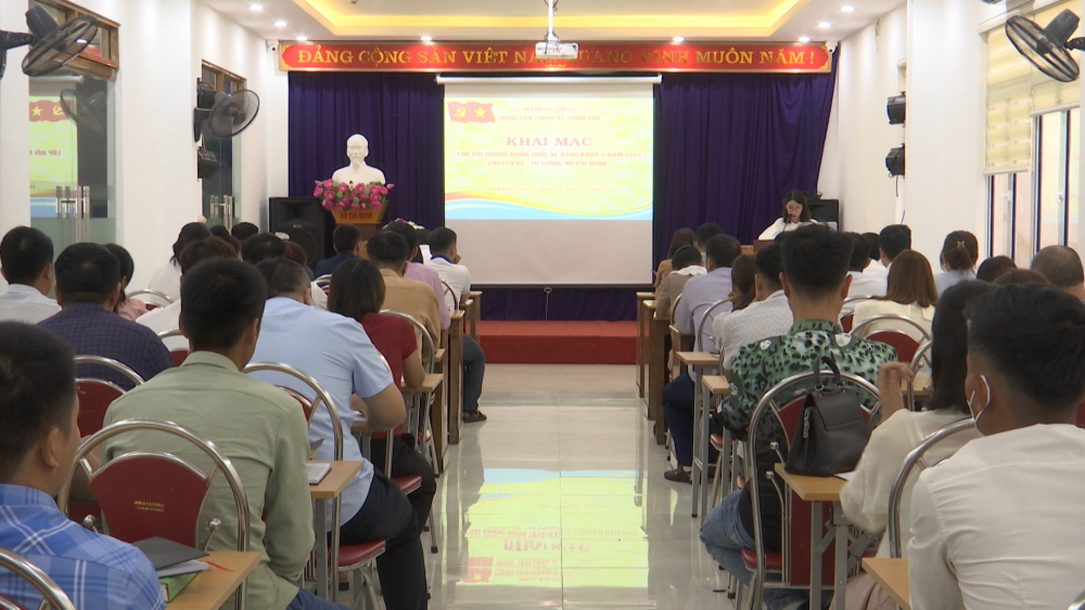 Thành phố Khai mạc lớp bồi dưỡng nhận thức về Đảng khóa II năm 2022