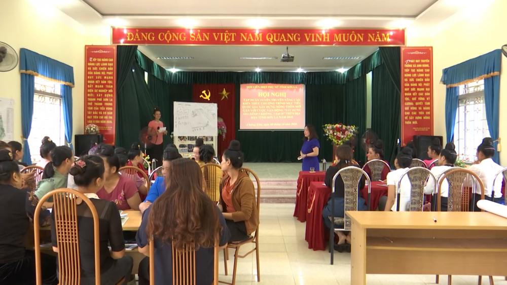 Hội LHPN tỉnh tổ chức tuyên truyền nâng cao kiến thức Chương trình XDNTM tại xã Chiềng Xôm