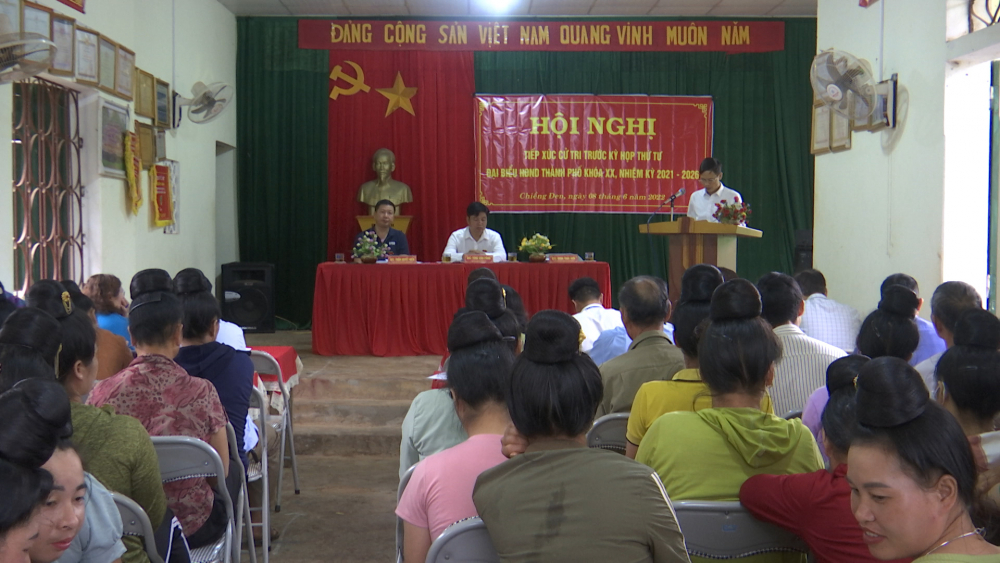 Tổ đại biểu số 6 HĐND thành phố tiếp xúc cử tri xã Chiềng Đen