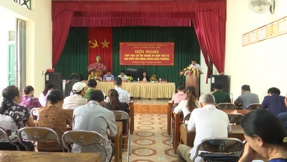Đại biểu HĐND phường Chiềng Lề tiếp xúc cử tri trước Kỳ họp thứ tư