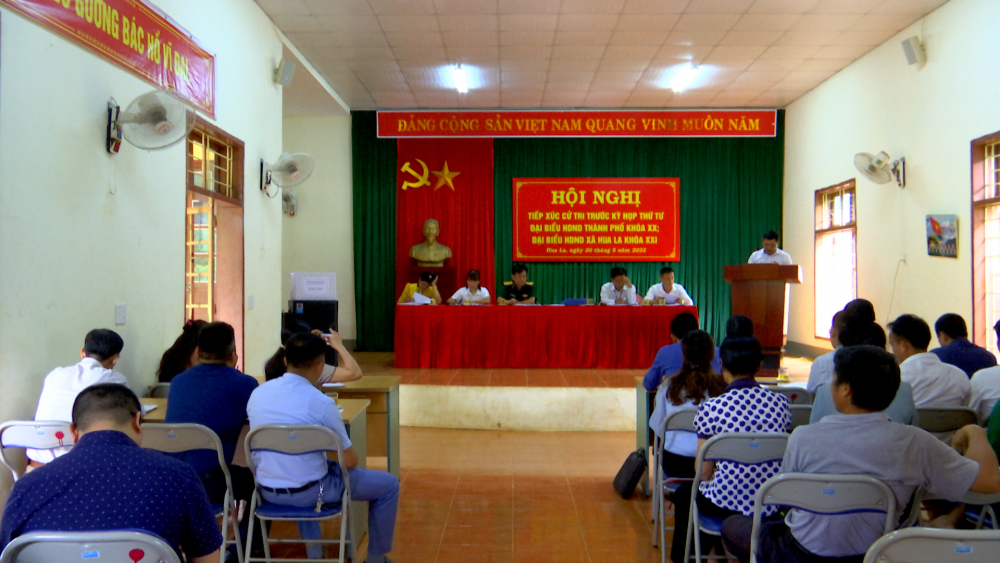 Hội nghị tiếp xúc cử tri trước kỳ họp thứ tư đại biểu HĐND thành phố và đại biểu HĐND xã Hua La