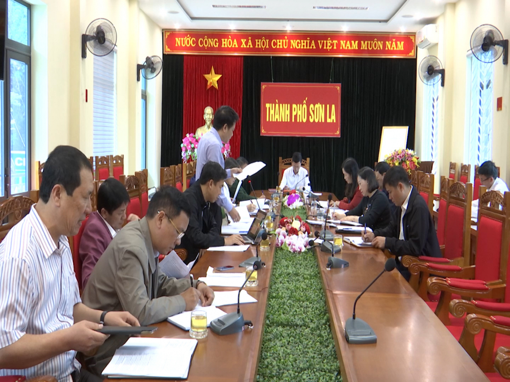 UBND thành phố Sơn La họp giao ban tháng 1