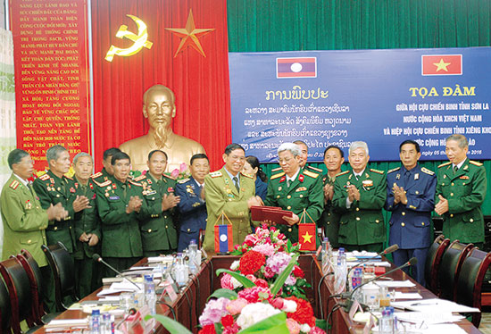 Hiệp hội Cựu Chiến binh tỉnh Xiêng Khoảng thăm và trao đổi kinh nghiệm với Hội CCB tỉnh