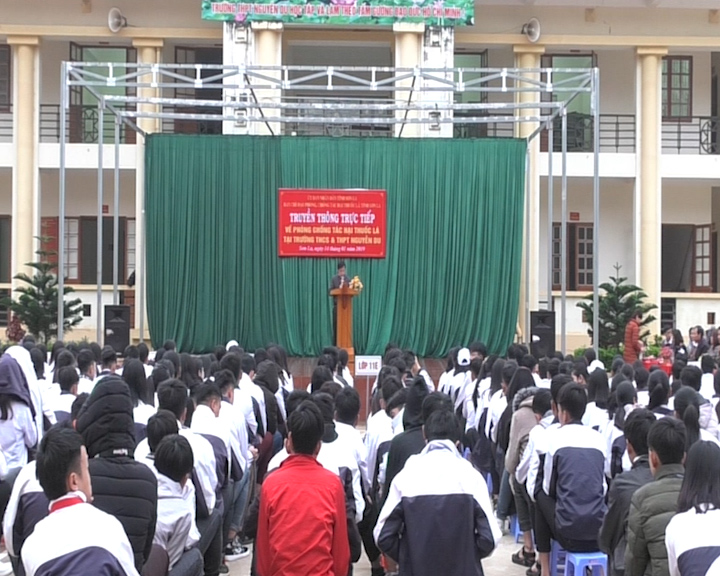 Trường THCS và THPT Nguyễn Du truyền thông trực tiếp về phòng chống tác hại thuốc lá