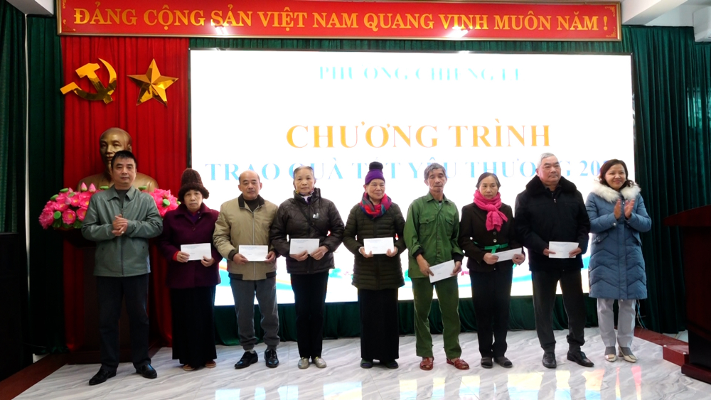 Phường Chiềng Lề tặng quà tết yêu thương năm 2025