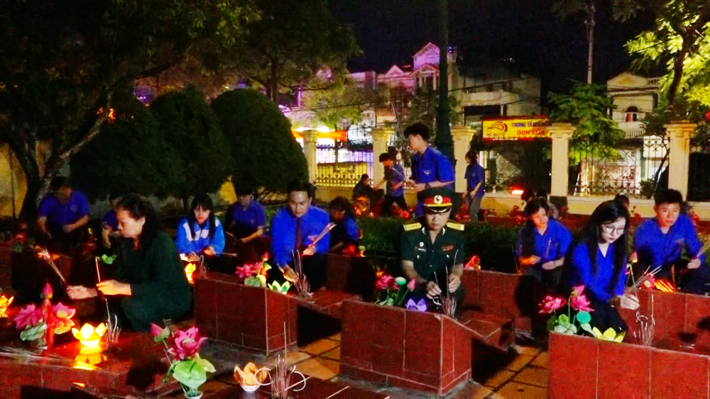 Thành đoàn Sơn La thắp nến tri ân các Anh hùng liệt sĩ