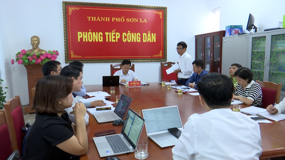 Thành phố tiếp công dân định kỳ tháng 6/2025;Nhằm kịp thời nắm bắt, giải quyết các ý kiến, kiến nghị của công dân trên địa bàn thành phố, sáng ngày 10/6, đồng chí Đỗ Văn Trụ, Phó Bí thư Thành ủy, Chủ tịch UBND thành phố đã có buổi tiếp công dân định kỳ tháng 6.
