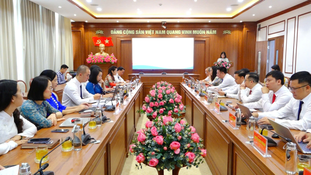 Hội nghị công bố các Quyết định về công tác cán bộ;Chiều ngày 17/7, Đảng uỷ phường Tô Hiệu đã tổ chức Hội nghị công bố các Quyết định về công tác cán bộ. Dự hội nghị có đồng chí Hà Trung Chiến, Uỷ viên Ban Thường vụ Tỉnh uỷ, Bí thư Đảng uỷ, Chủ tịch Hội đồng nhân dân phường. Các đồng chí Ủy viên Ban Thường vụ Đảng ủy, lãnh đạo UBND, Uỷ ban MTTQ Việt Nam phường, lãnh đạo các phòng, ban, đơn vị và các đồng chí được phân công, điều động, bổ nhiệm.