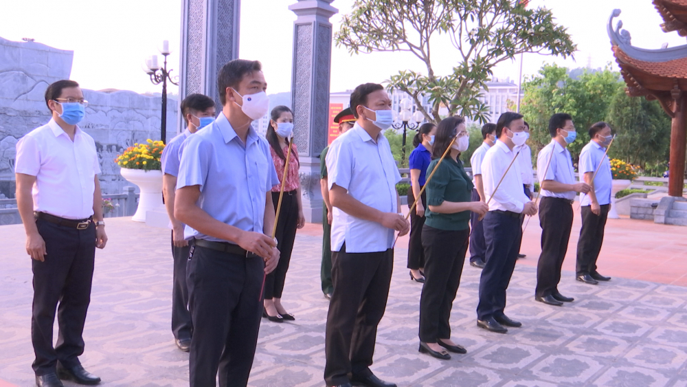 Thành phố Sơn La tổ chức trồng cây kỷ niệm 131 năm ngày sinh Chủ tịch Hồ Chí Minh (19/5/1890 - 19/5/2021)