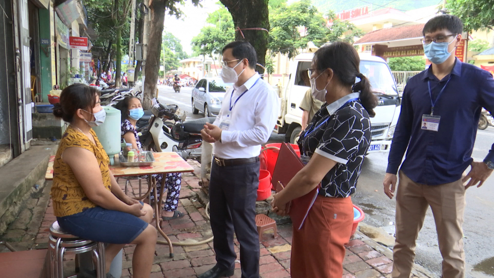 Thành phố tăng cường nhắc nhở, xử lý các vi phạm về phòng chống dịch bệnh Covid-19 trong tình hình mới