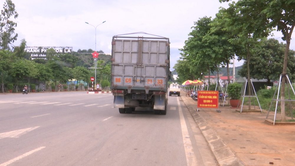 Thành phố thành lập các tổ kiểm soát phòng chống dịch đối với các phương tiện vận chuyển hàng hóa vào địa bàn